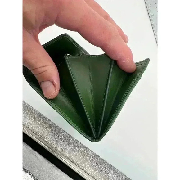 Louis Vuitton Epi Leather Unisex Wallet Green Credit Card Holder - Picture 8 of 9